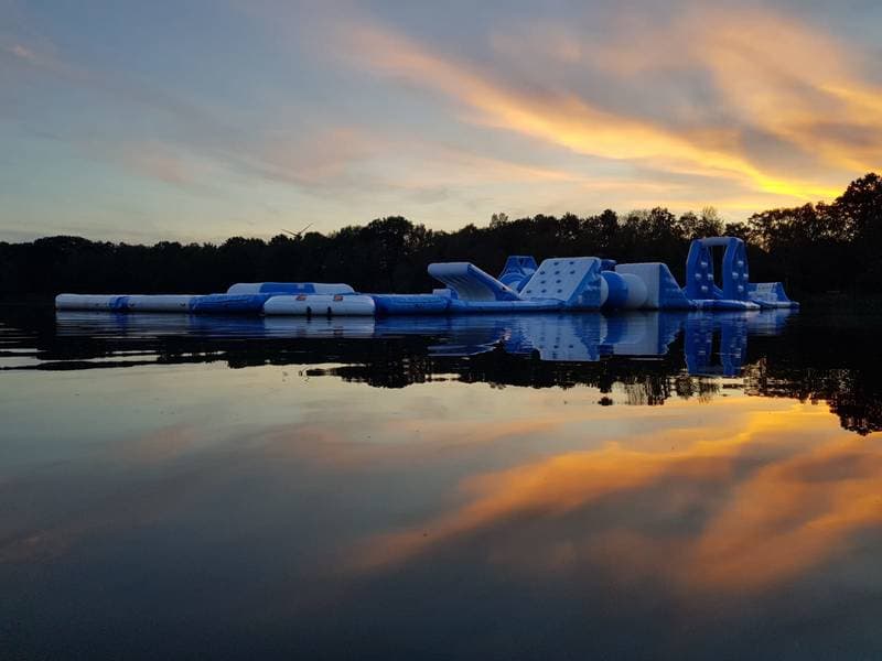 Die Anlage bei Sonnenuntergang