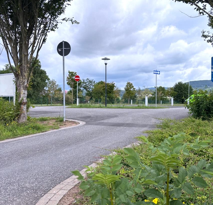 Vollautomatisierter Reisemobilhafen Einfahrt